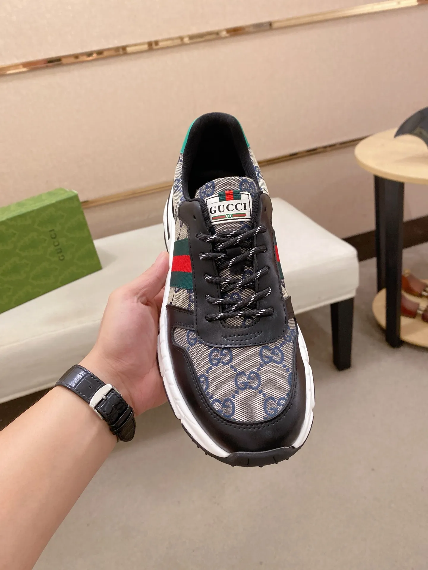 Men's Men's Shoes 442💰 High-quality new GUCCI counters are on the market at the same time. The new men's shoes, 😘fabrics are selected from imported cowhide, and the lining is sheepskin lining. 👍🏿 High-end ☄️ air-cushion molded anti-slip rubber outsole, exquisite lines, simple and elegant, comfortable and high-end for leisure travel. Code number: 38 to 44 (45 can be customized and cannot be returned or exchanged)